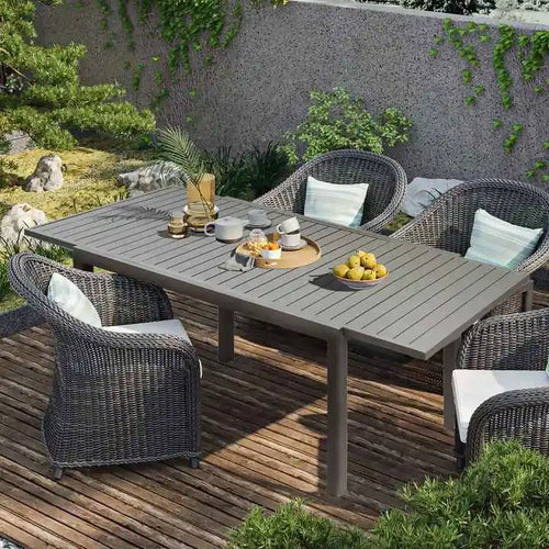 8-Seats Extendable Outdoor Dining Table