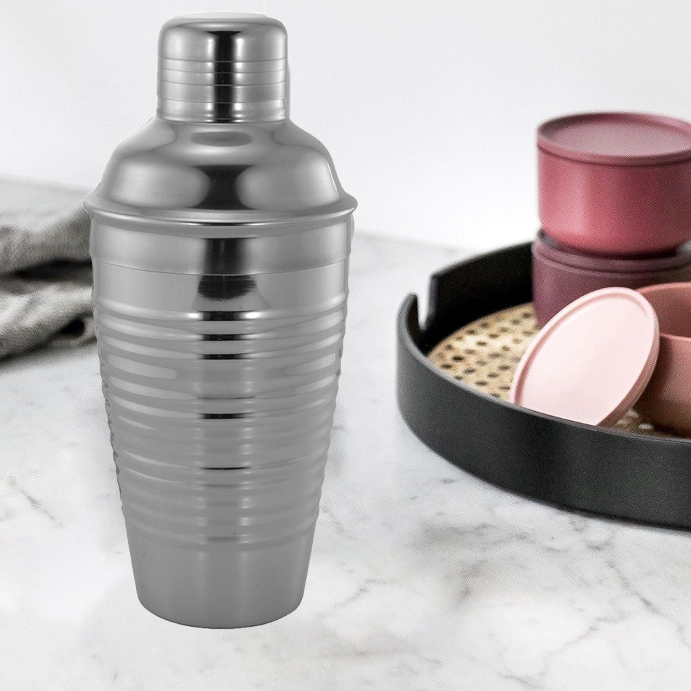 Cocktail Shaker - Ribbed & Shiny