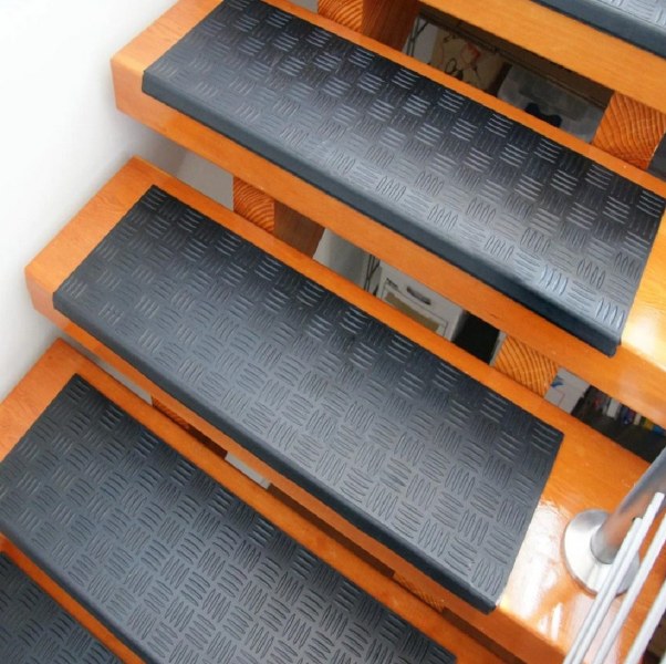 Checker Rubber Stair Tread Mats (6 Piece Set)